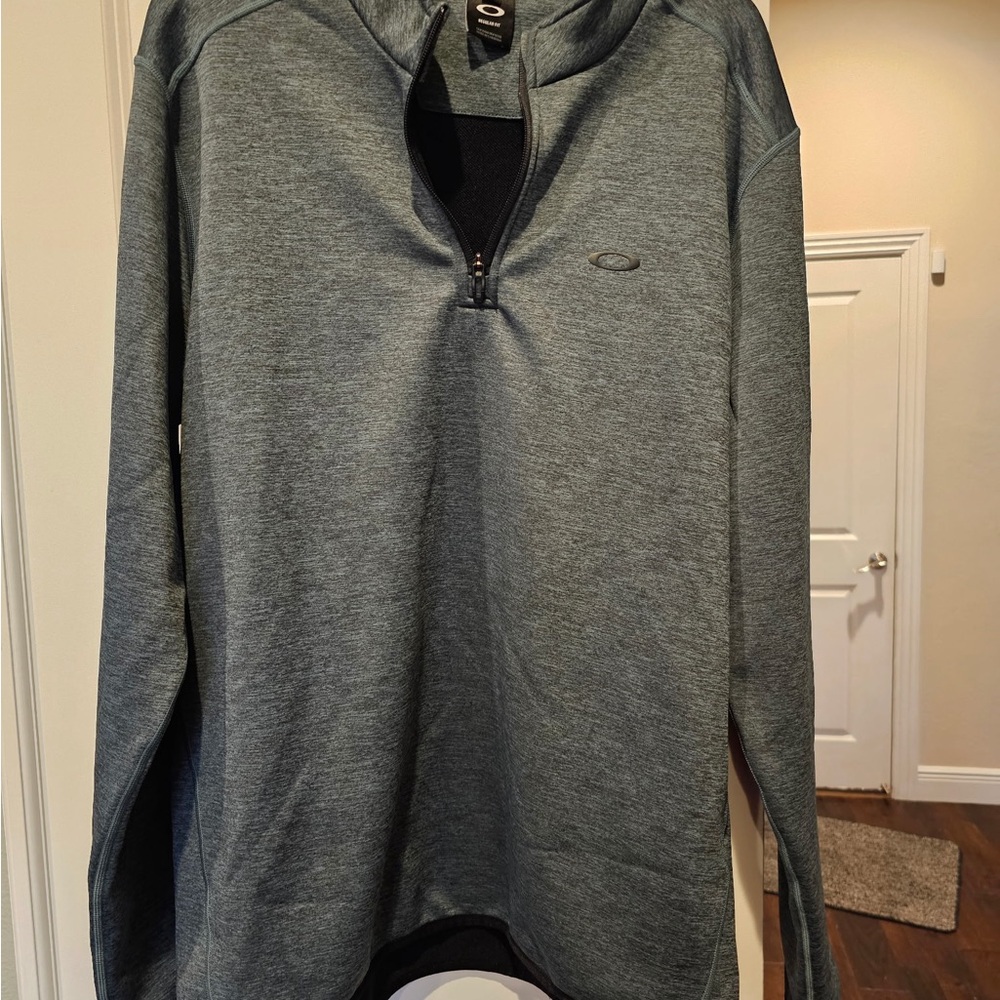 Oakley Gray/Green Pullover 1/4 Zip